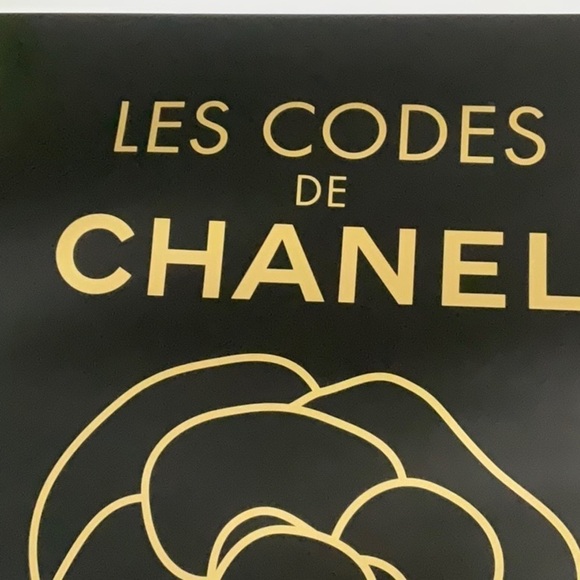 Les Codes de Chanel / Beauty Secrets Revealed. Chanel Inc., 2010. - Picture 3 of 7